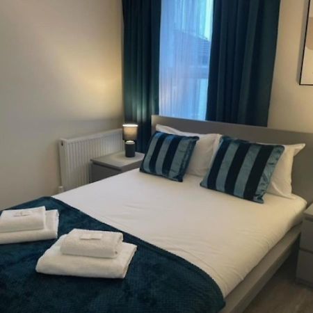 2 Bedroom Serviced Apartment # London Exterior photo