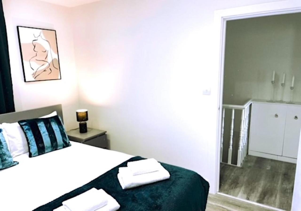 2 Bedroom Serviced Apartment # London Exterior photo