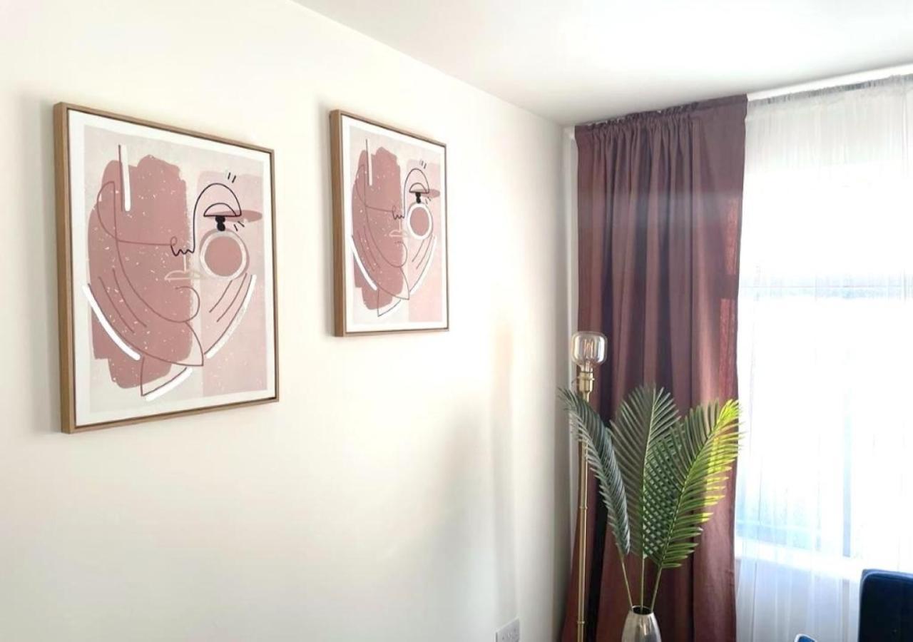 2 Bedroom Serviced Apartment # London Exterior photo