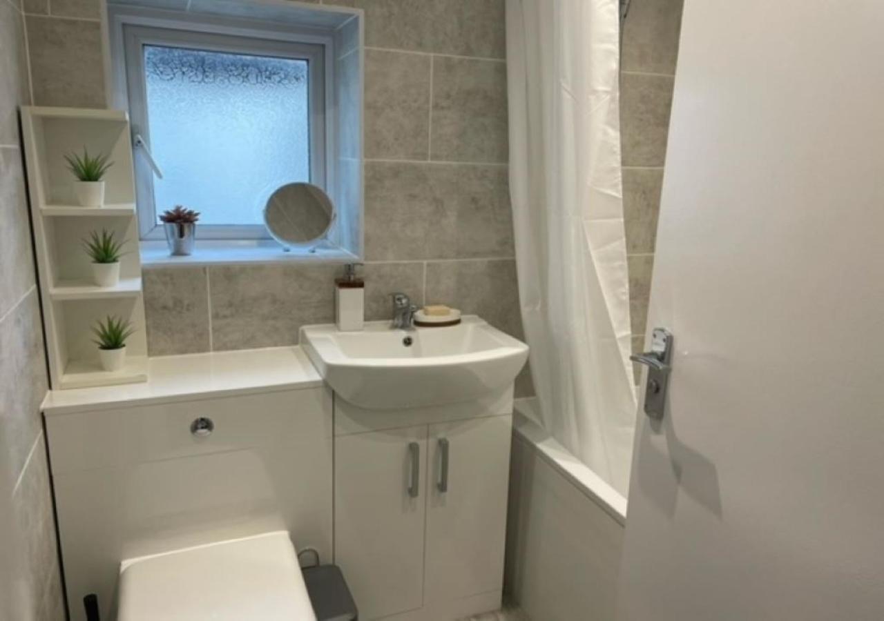 2 Bedroom Serviced Apartment # London Exterior photo